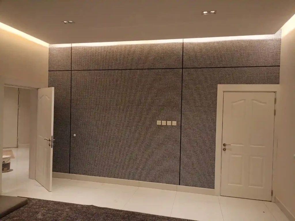 بديل شيبورد بني الى جانب ابواب بيضاء