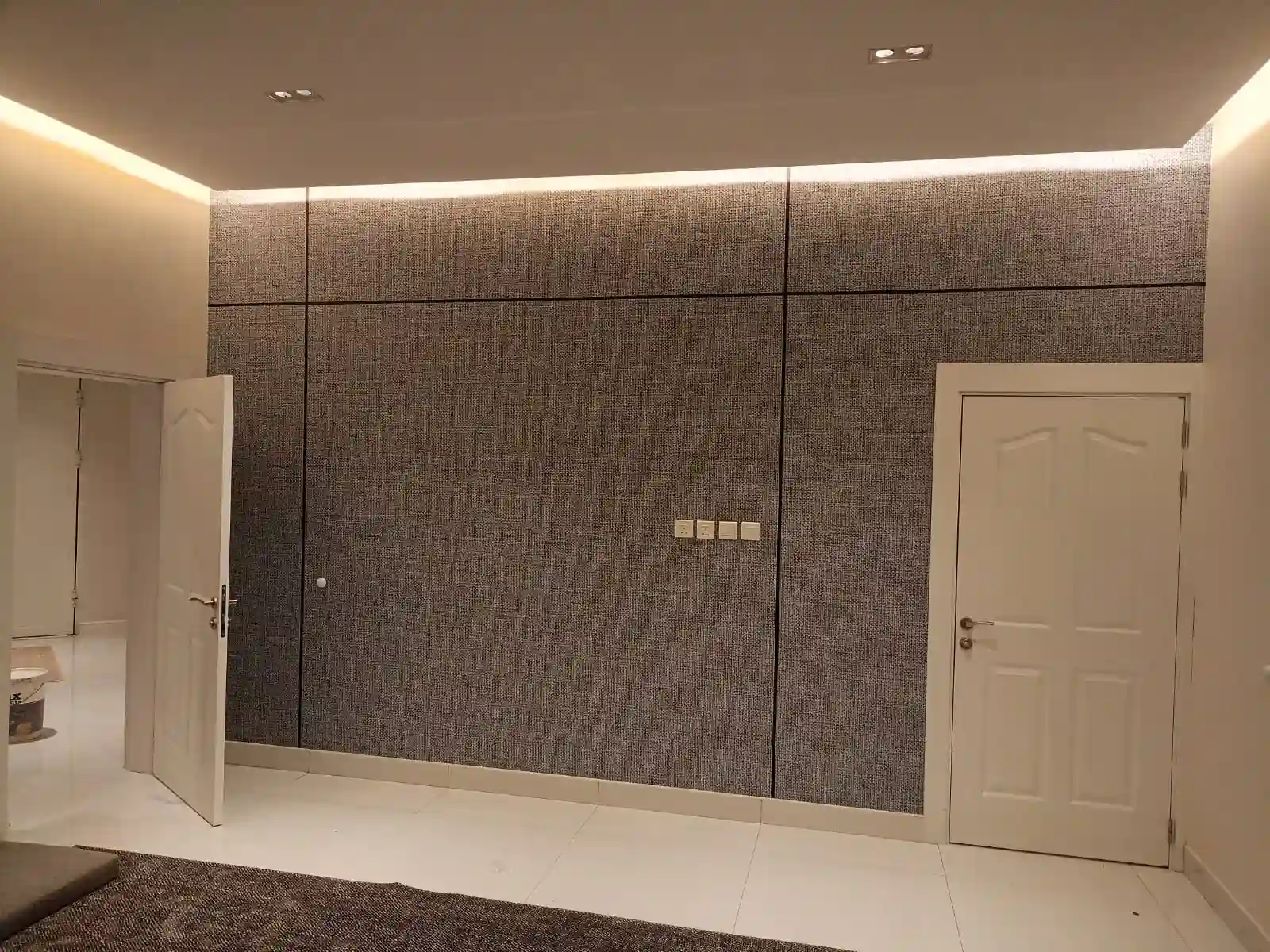 بديل الشيبورد للابواب بديل شيبورد بني الى جانب ابواب بيضاء