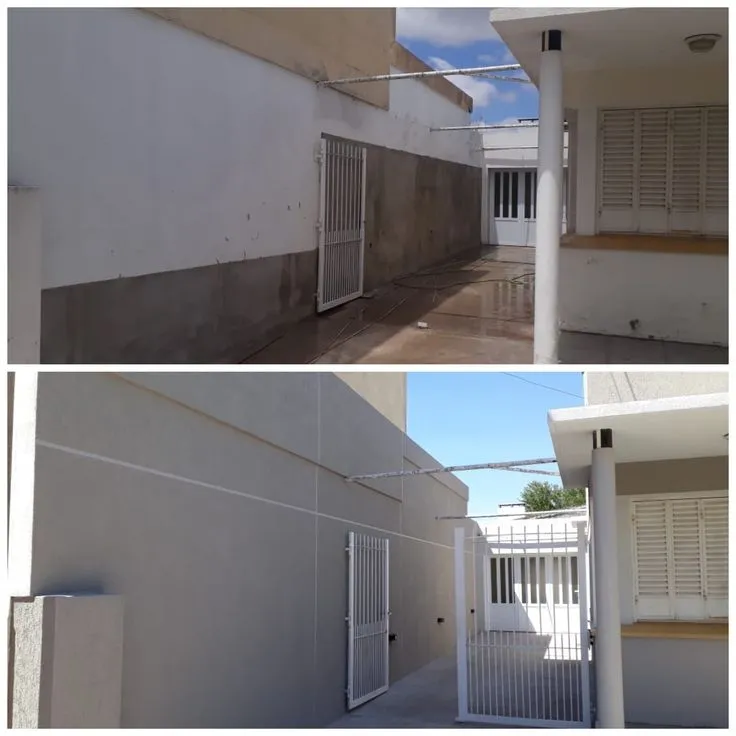 صورة للمقارنة (قبل وبعد) تظهر تحول ممر خارجي بعد أعمال ترميم متكاملة، حيث قام مقاول ترميم الدمام بتجديد الجدران وطلاءها باللون الرمادي الفاتح وتركيب بوابة معدنية بيضاء جديدة، مما يوضح جودة التشطيب الخارجي