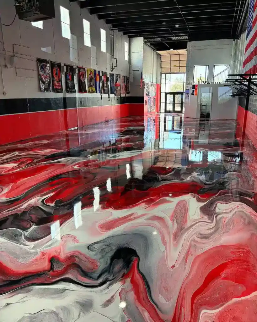 أرضية إيبوكسي فنية سائلة باللون الأحمر والأسود، مناسبة للجراجات والمحلات التجارية