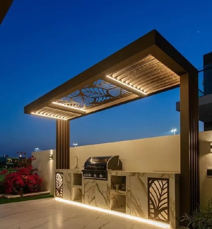 مظلات الدمام بإضائة ذهبية في الارض والسقف معا نباتات وازهار من تنفيذ حكاية ابداع